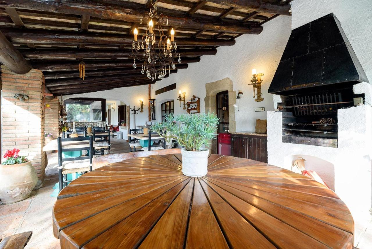 Masia Can Manent Del Bosc S XVIII Santa Eulalia de Ronsaná Exterior foto
